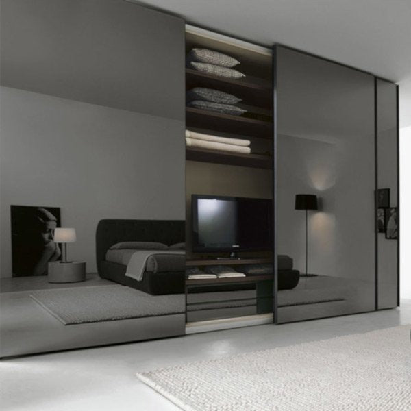 Dressing room with TV - Sliding or hinged Dressing room with TV - Sliding or hinged